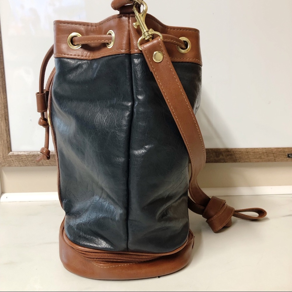 Dolce Vita Leather Bucket Bag w Removable Strap - Picture 3 of 8